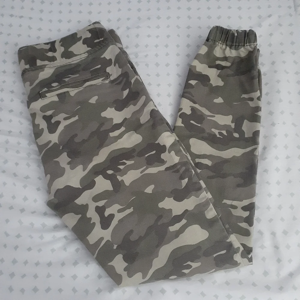V.I.P. | Women's Camo Jeggings (size 9/10)